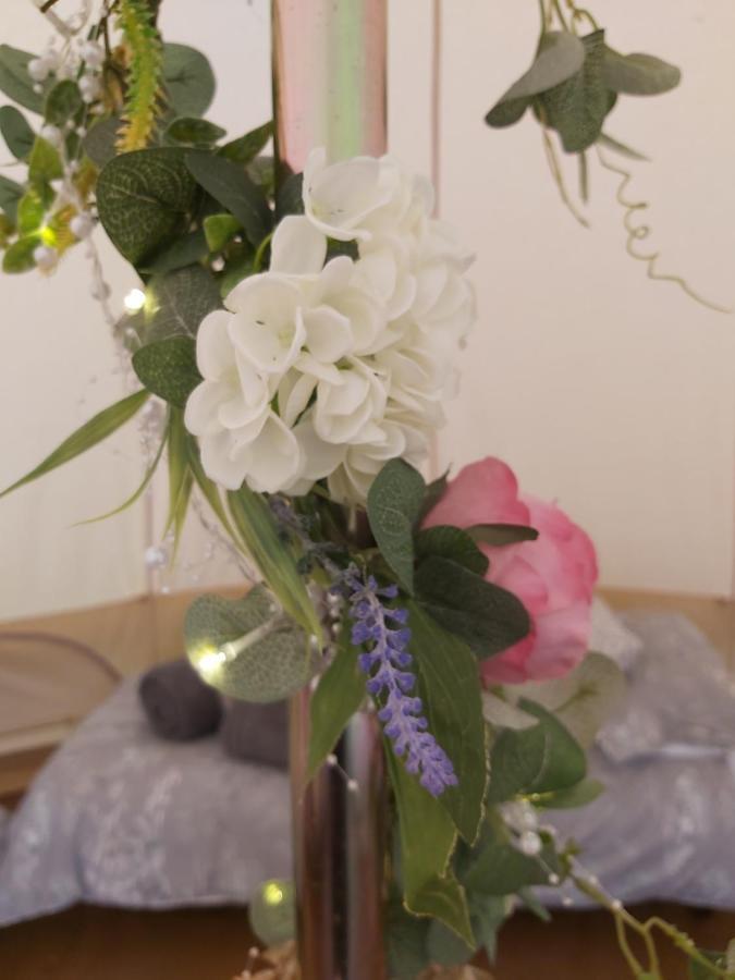 Hopgarden Glamping - Luxury 6M Bell Tent Wadhurst ภายนอก รูปภาพ